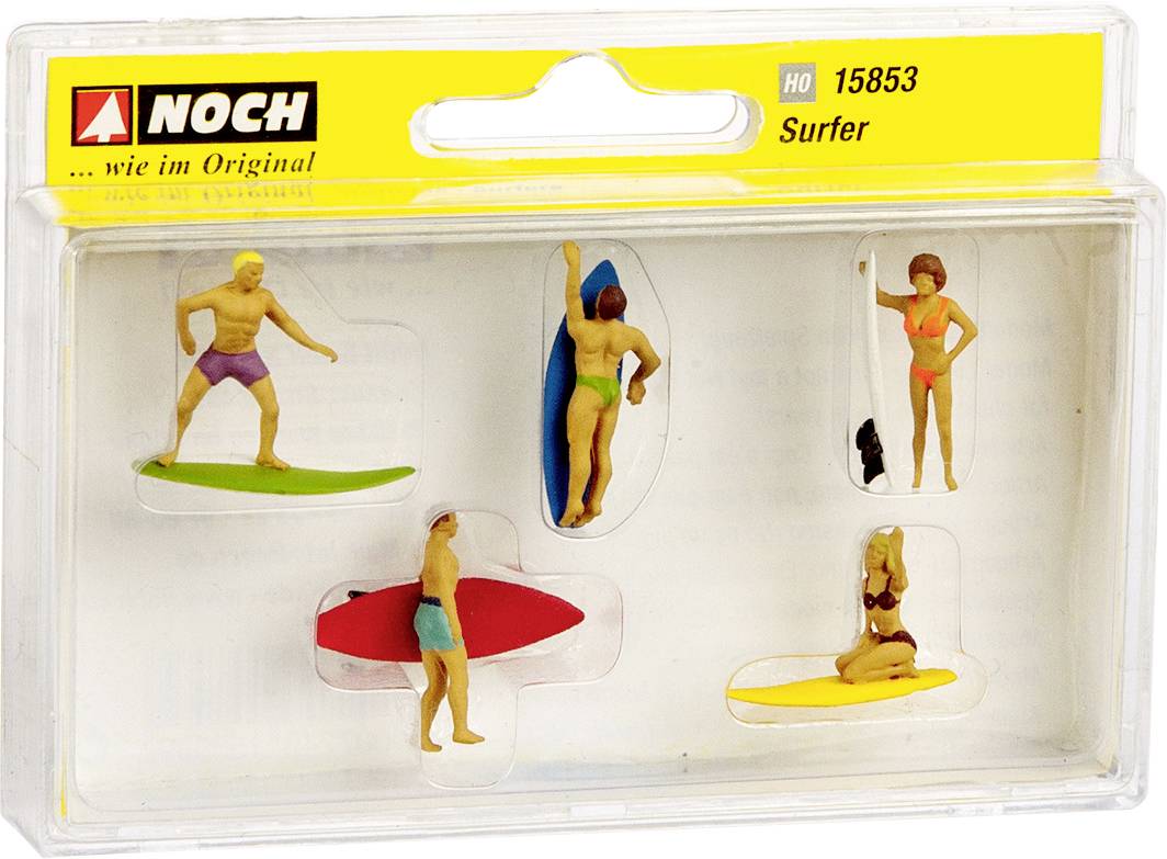 Cinq figurines de surfeurs miniatures en tenue de bain, conditionnées dans un coffret en plastique portant l'impression jaune 'NOCH Surfer 15853'.