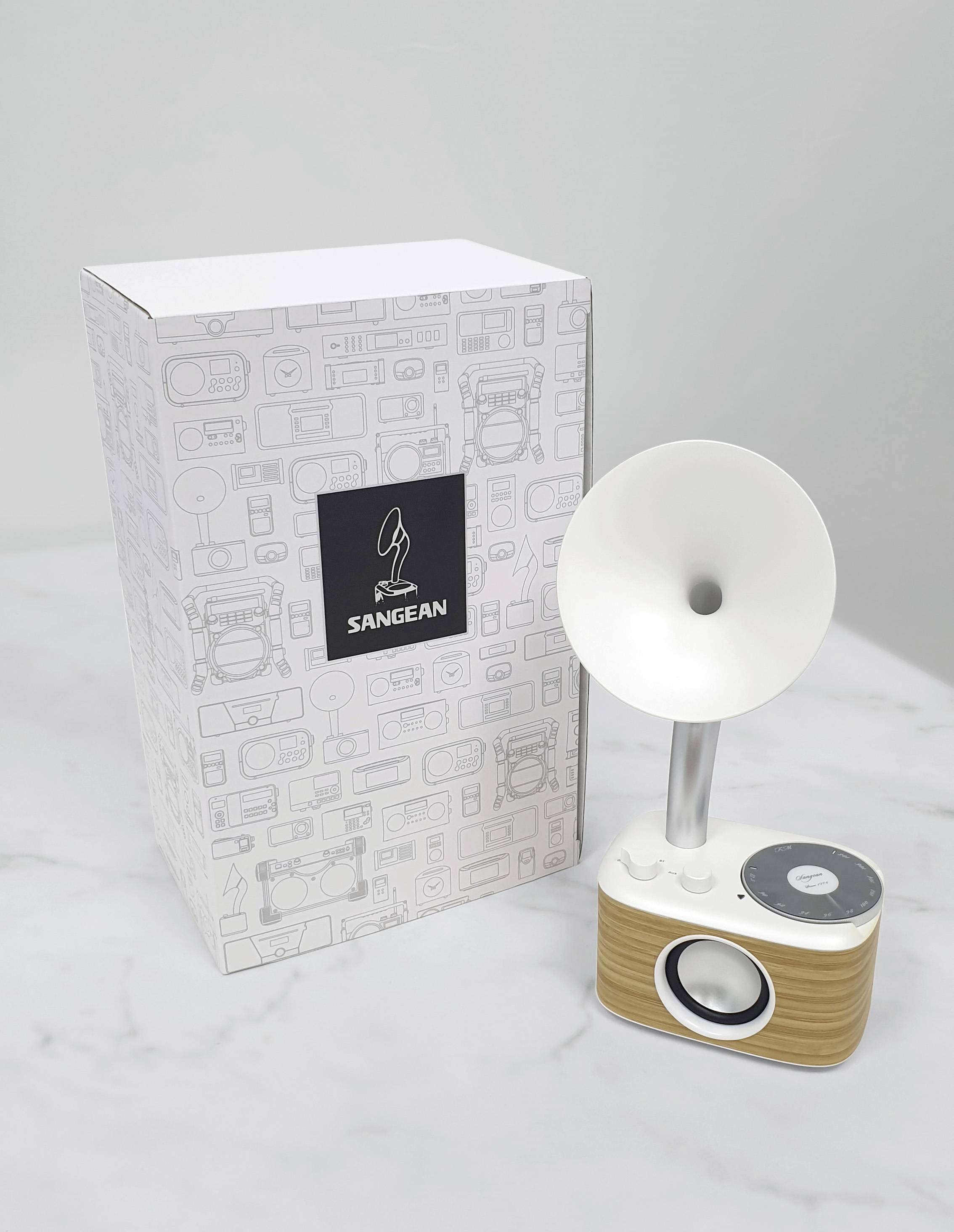 Sangean WR-45 White Radio de table FM AUX, Bluetooth rechargeable blanc