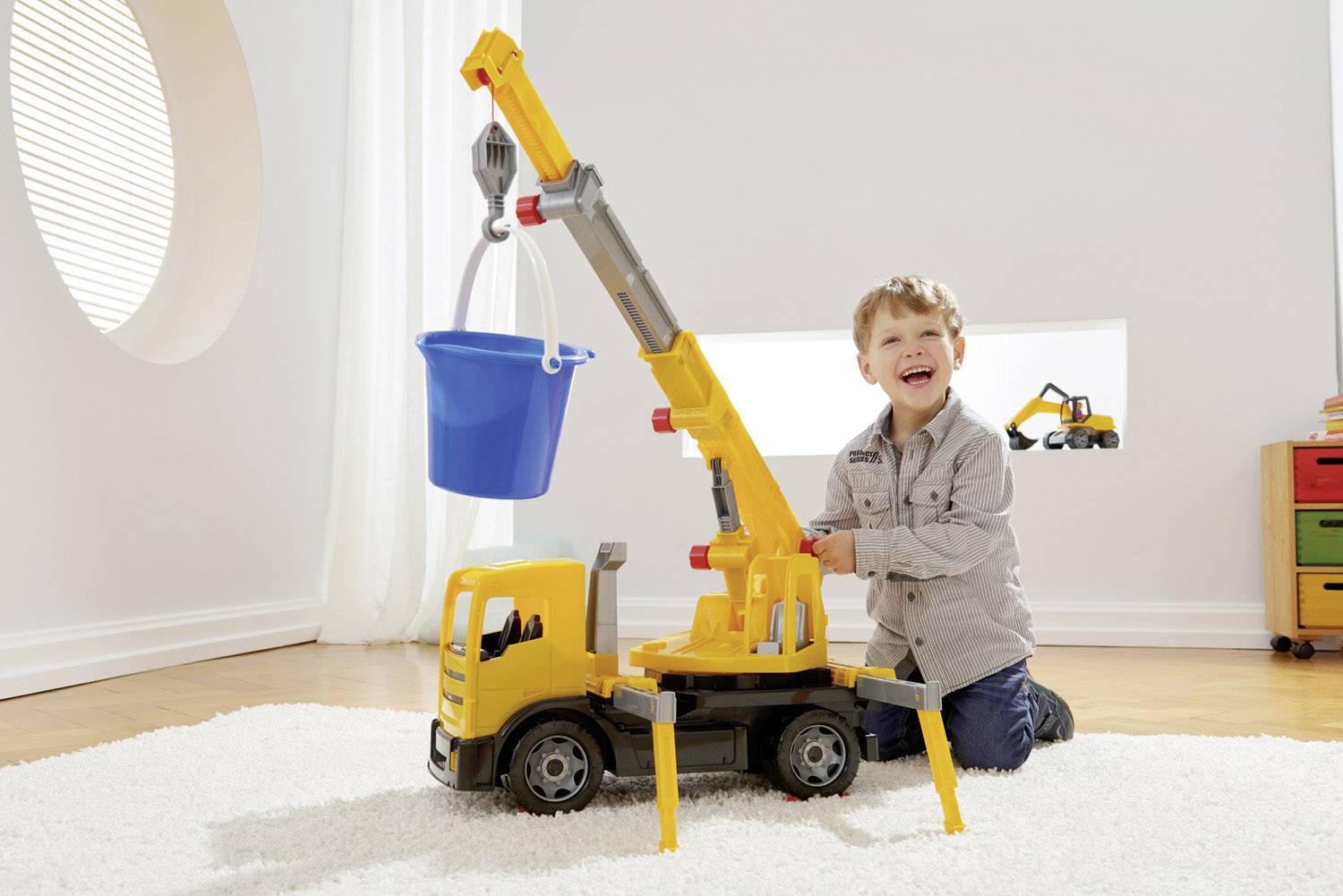 Camion-grue Lena GIGA jaune