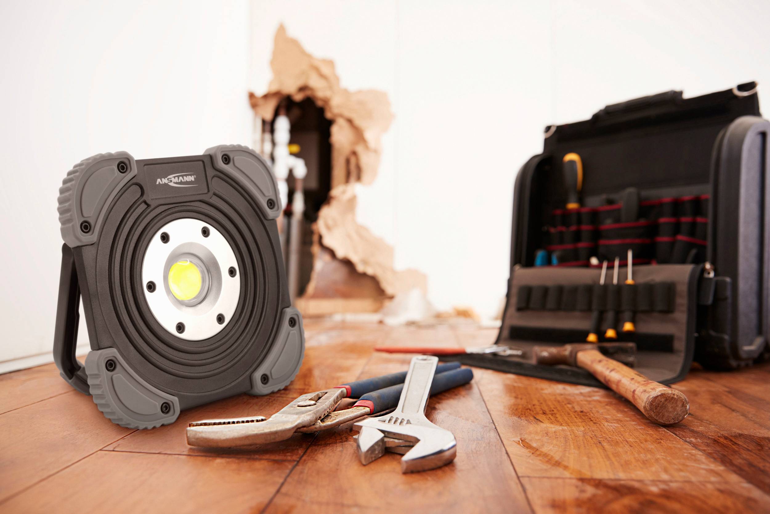 Ansmann 1600-0235 FL1400R LED Lampe de travail à batterie 10 W 1400 lm