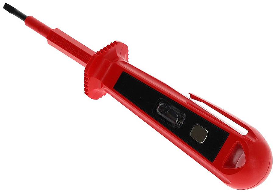 Un testeur de tension rouge avec une poignée noire, utilisé pour les vérifications de sécurité électrique.