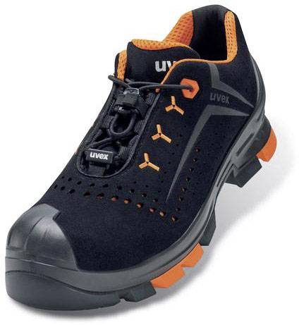 Chaussure de sécurité noire avec détails orange, embout renforcé et semelle antidérapante. Adaptée pour une utilisation industrielle.