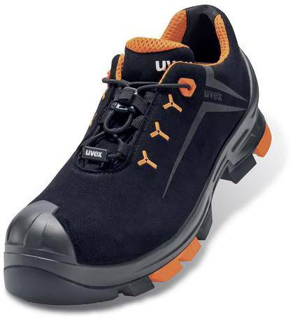 Chaussure de sécurité noire avec des détails orange, design robuste, embout de protection renforcé et semelle haute, idéale pour la protection au travail.
