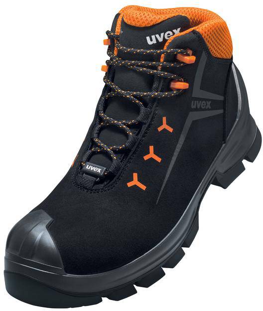 Chaussure de sécurité noire avec des détails orange et un design robuste, adaptée à la protection au travail.
