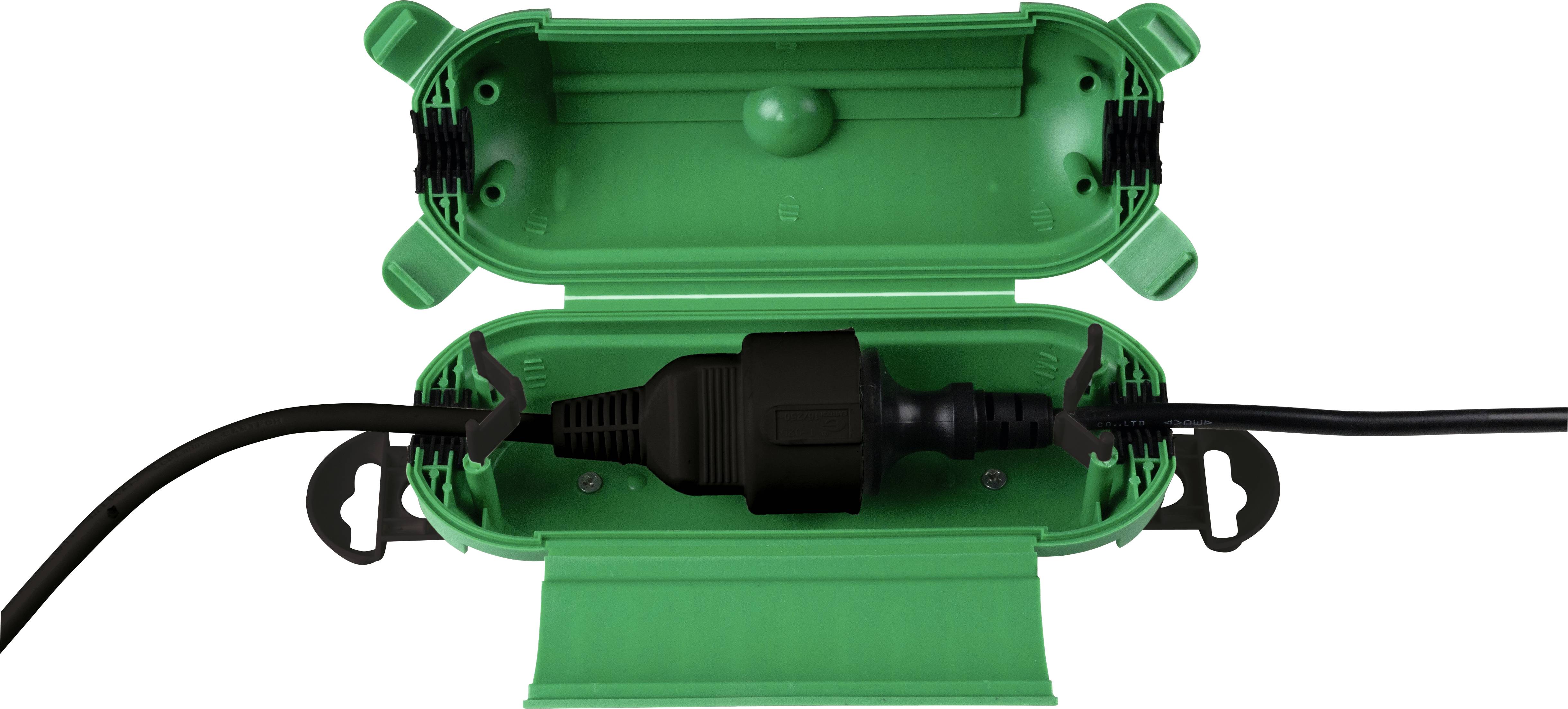 Une boîte de protection de câbles verte avec un câble électrique noir inséré. La boîte protège les connexions contre l'eau et la saleté.