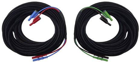 Deux bobines de câbles noires avec des connecteurs colorés. À gauche rouge et bleu, à droite vert et noir. Adaptées aux applications électriques.