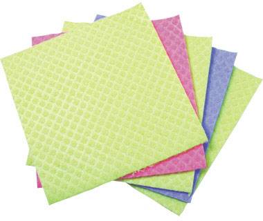 Lingettes de nettoyage colorées de différentes couleurs, empilées. Chaque lingette a une surface texturée.