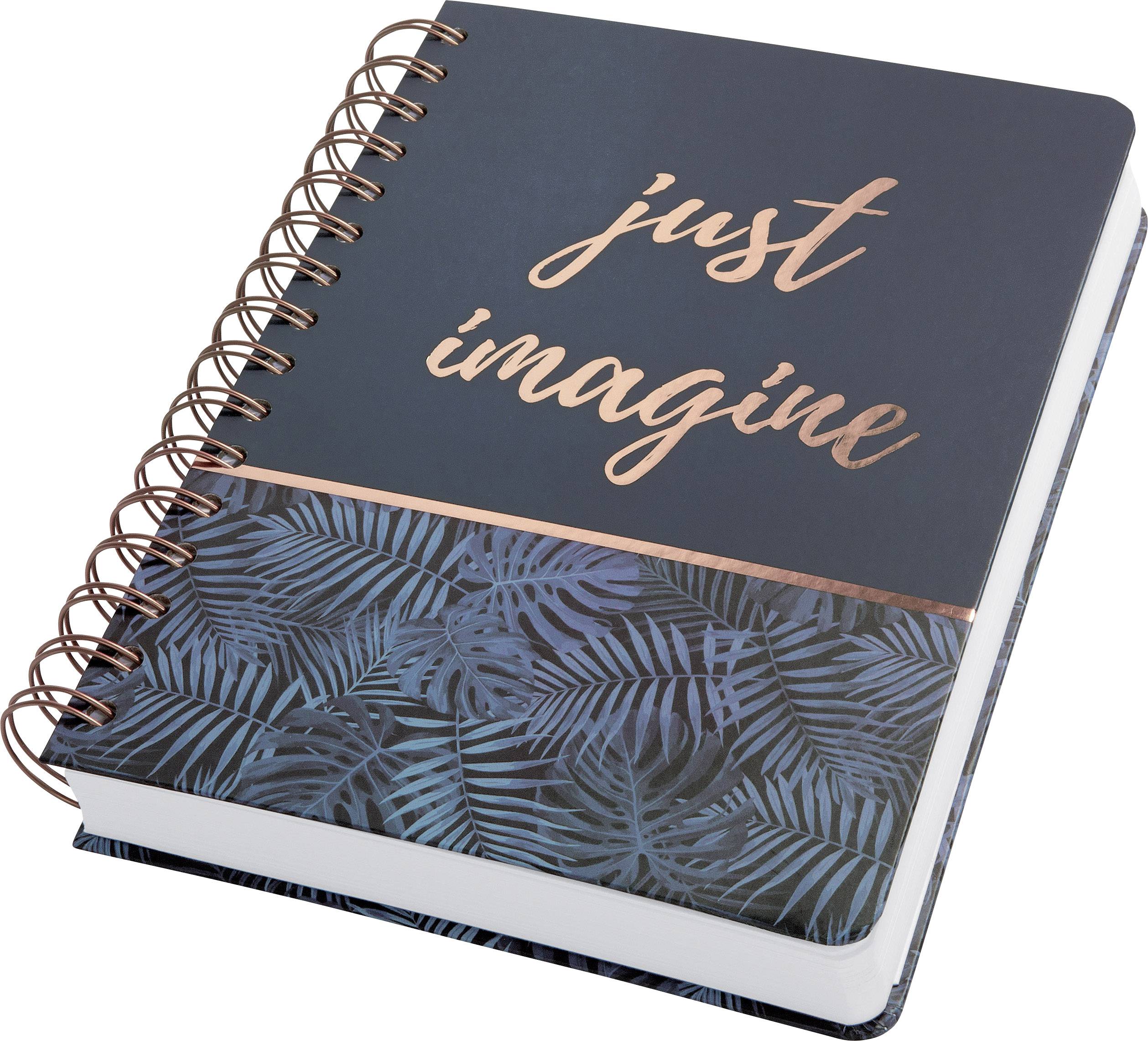 Carnet avec une couverture bleue et une reliure à spirale dorée. Sur la couverture, en lettres dorées : 'just imagine', sous un motif de plantes tropicales.