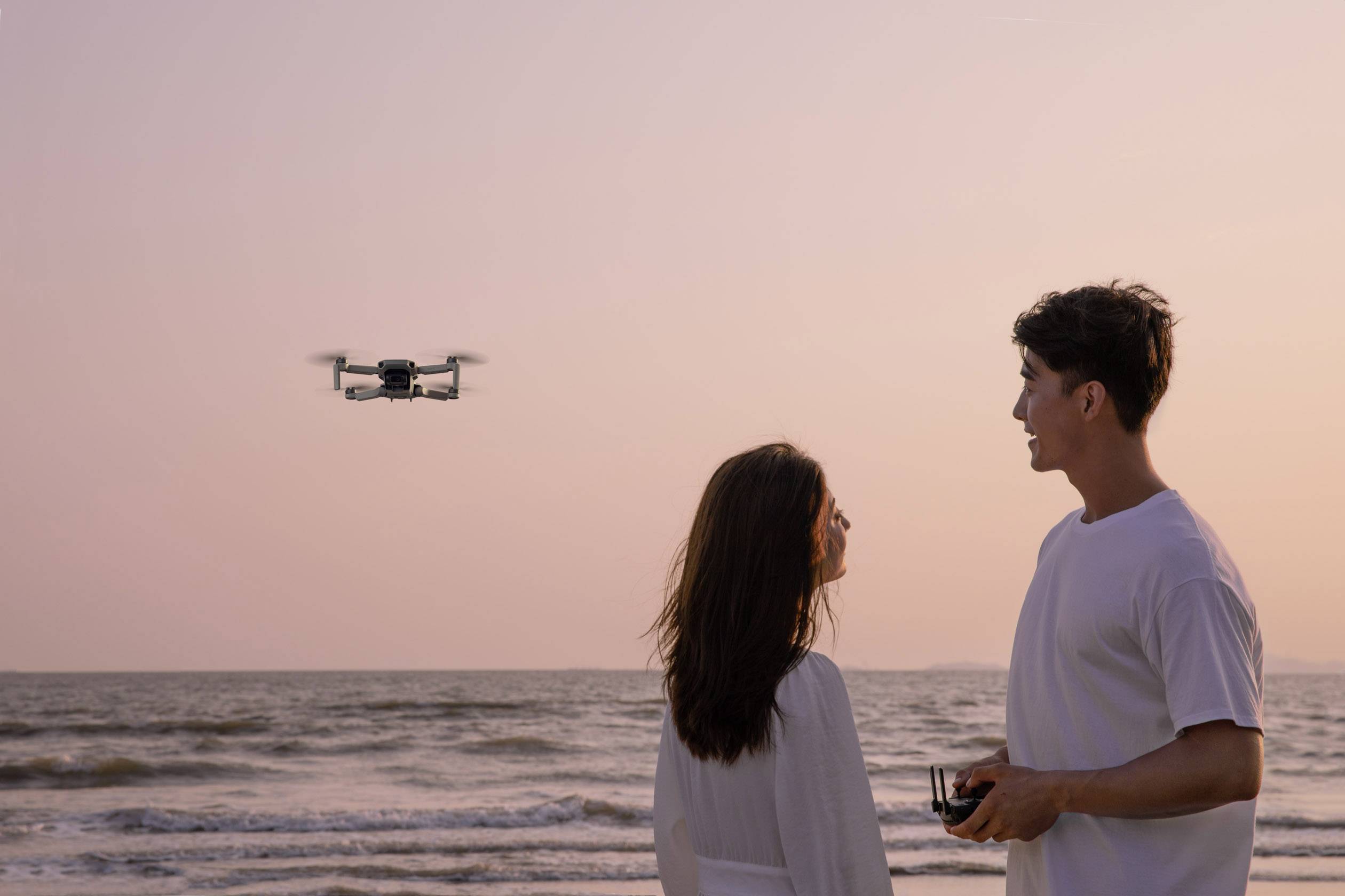 DJI Mavic Mini Fly More Combo Drone quadricoptère prêt à voler (RtF) prises de vue aériennes blanc
