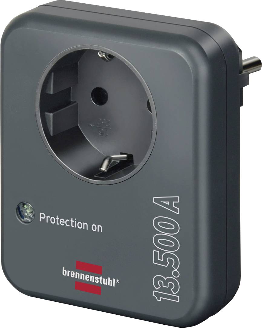 Adaptateur de prise intelligente Brennenstuhl gris foncé avec prise de courant européenne, étiqueté « Protection on » et « 13.500 A ».