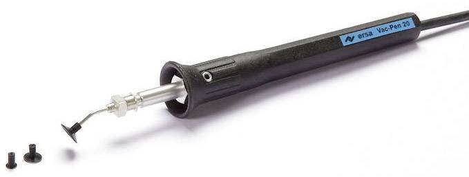 Fer à souder avec une pointe métallique fine et un embout amovible, conçu pour travailler avec précision sur des composants électroniques, sur fond blanc.