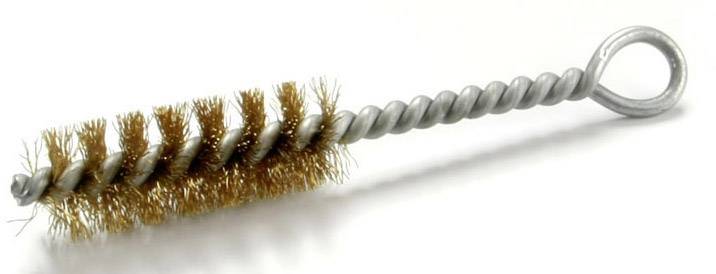Brosse de nettoyage à poignée métallique et poils couleur bronze, souvent utilisée pour nettoyer des tuyaux ou des espaces étroits.
