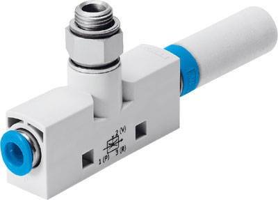 Une vanne pneumatique blanche avec des raccords bleus et argentés. Convient pour le contrôle de la pression d'air dans les machines.