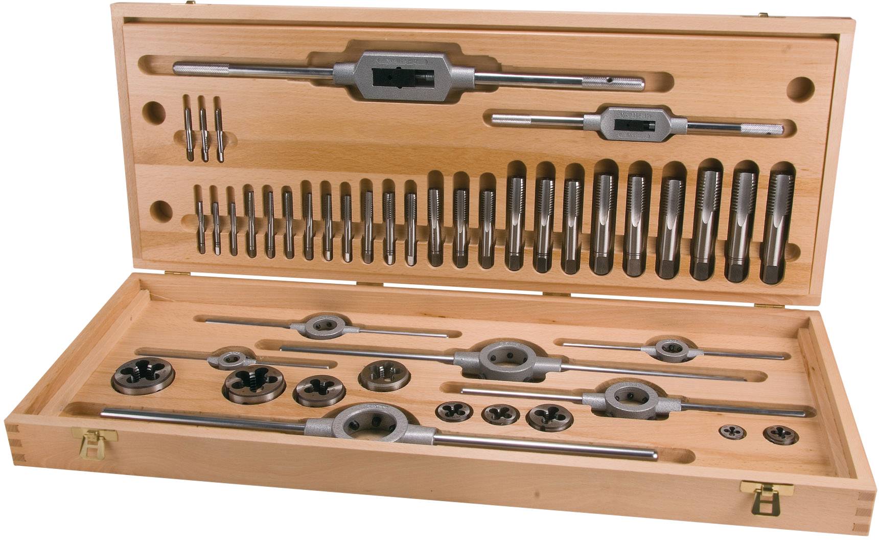 Caisse en bois contenant un ensemble de tarauds, comprenant différents tarauds, filières et supports, soigneusement disposés.