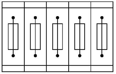 Diagramme avec six boîtes à moustaches disposées en parallèle. Chaque boîte à moustaches présente un rectangle avec une ligne médiane, des moustaches et des points.