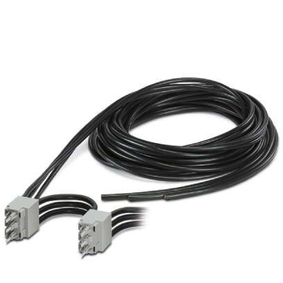 Un câble coaxial noir avec deux connecteurs à chaque extrémité, enroulé pour un rangement et un transport faciles.