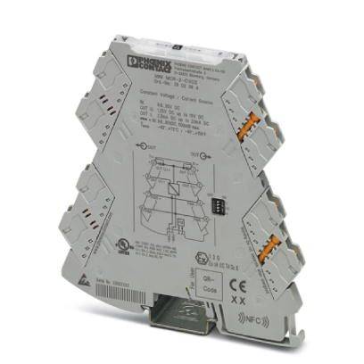 Un convertisseur de signal électrique gris, montable sur rail DIN, avec plusieurs bornes de connexion et des étiquettes techniques.