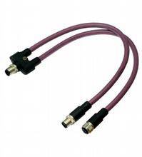 Un câble répartiteur en Y avec une seule connexion d'un côté, se divisant en deux connexions distinctes de l'autre côté.