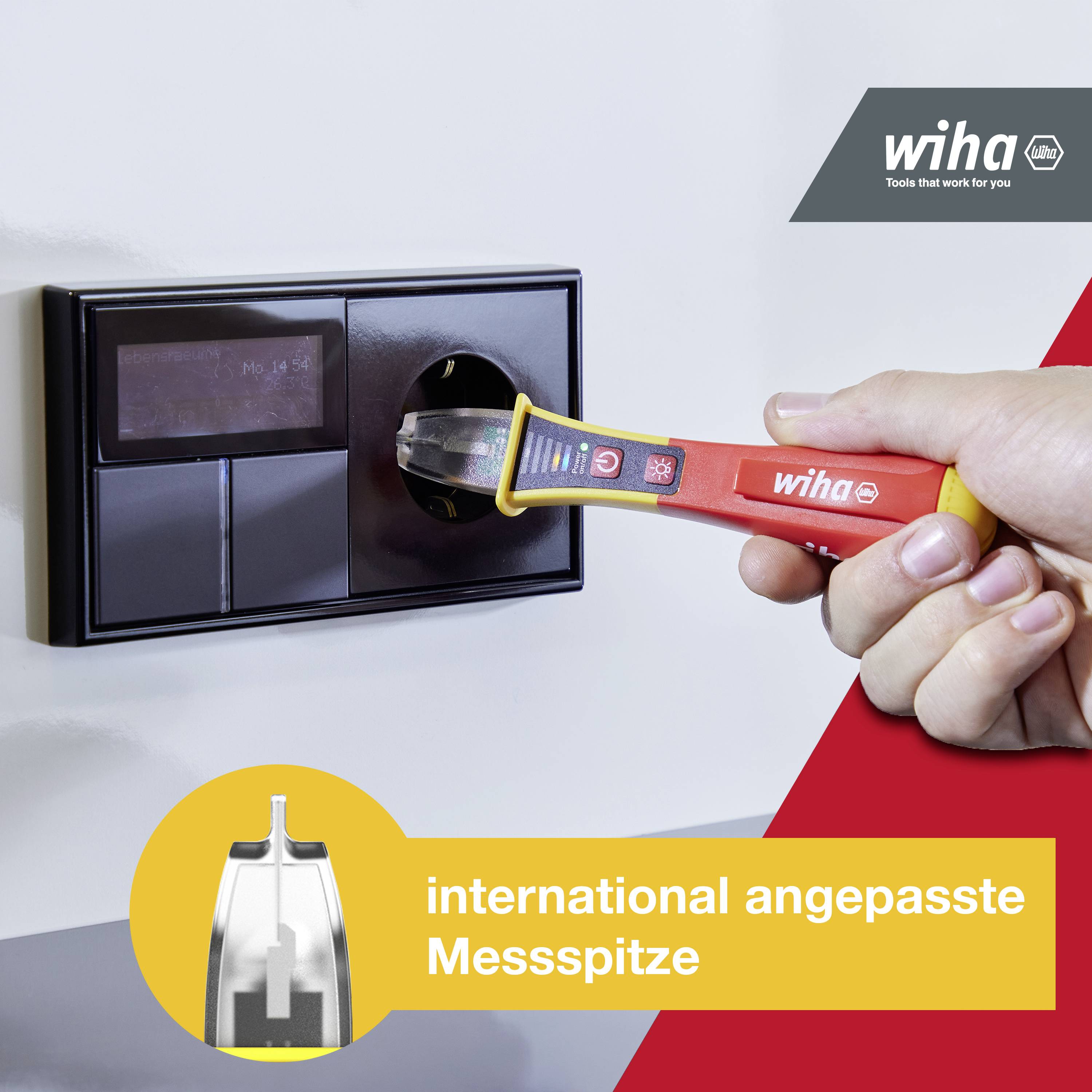 Un tournevis est maintenu près d'une prise murale. Texte : « pointe de mesure adaptée internationalement ». En haut à droite : Logo de wiha.