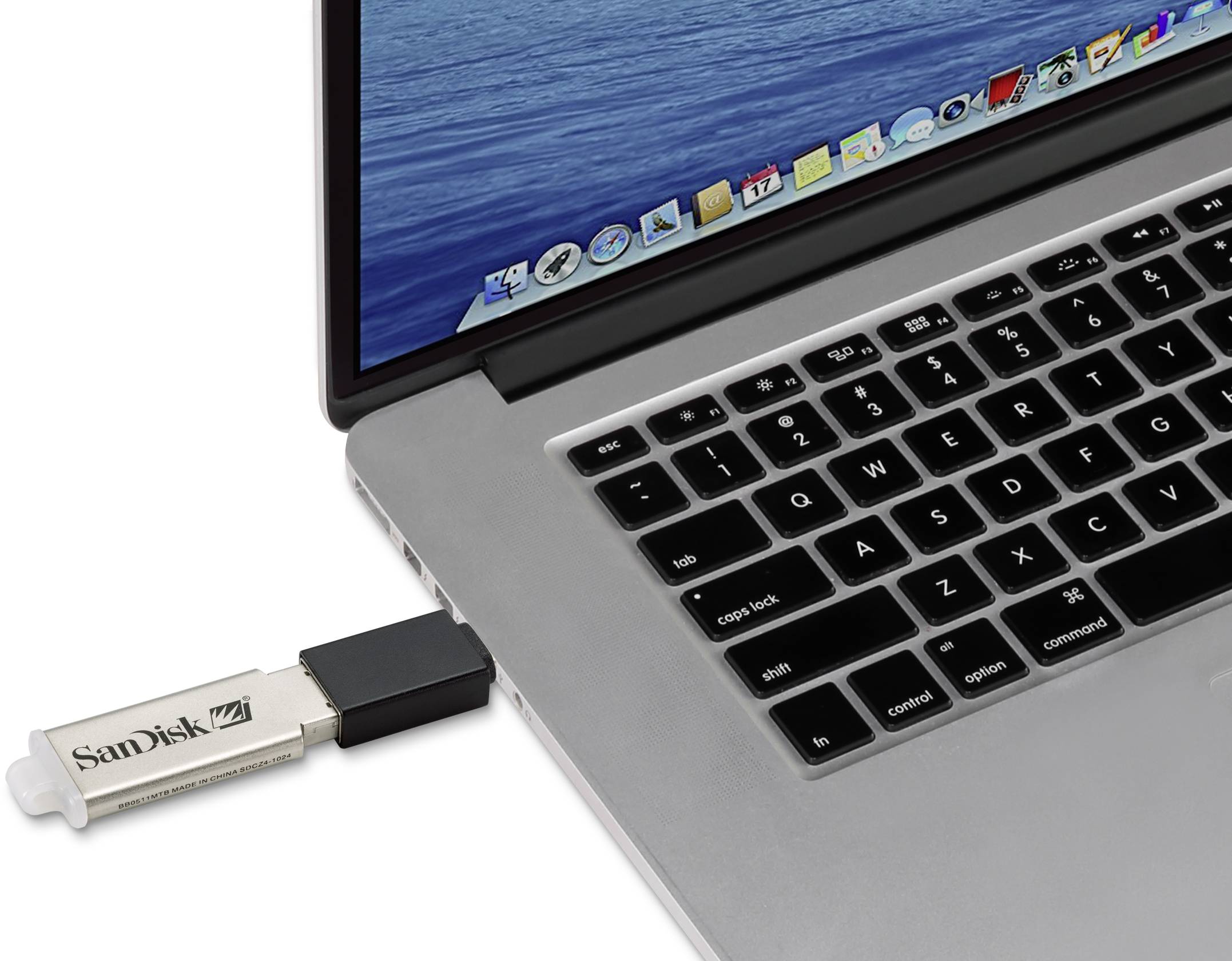 Un ordinateur portable avec un écran ouvert affiche une interface bleue. Une clé USB SanDisk est branchée à l'ordinateur portable.