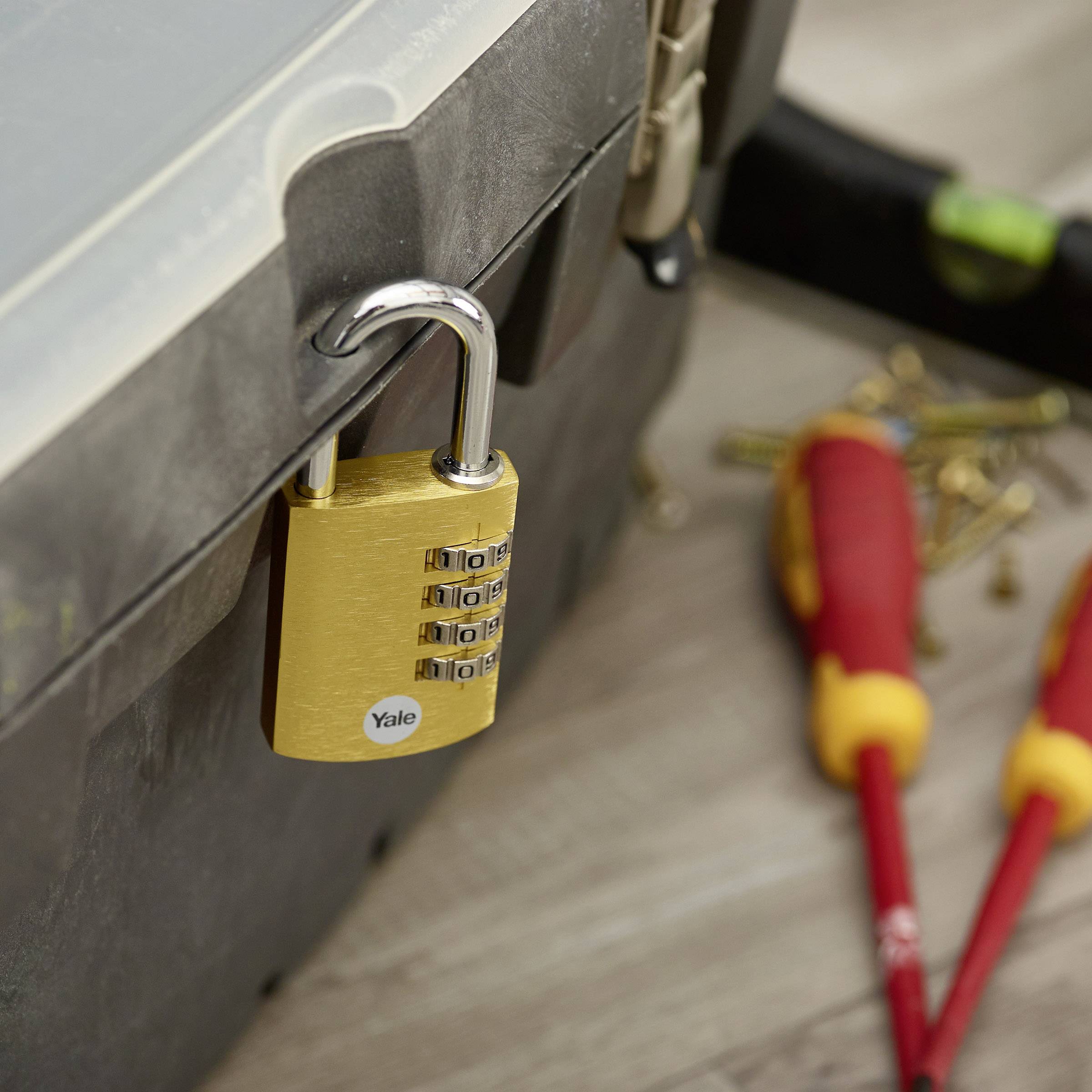 YALE YE3CB/38/131/1/GO Cadenas 38 mm or avec serrure à combinaison