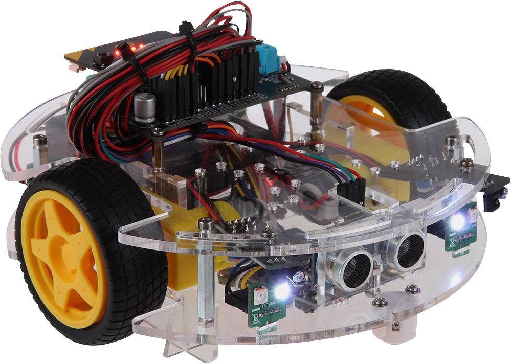 Un robot transparent avec des roues jaunes et de nombreux câbles est placé sur une table. Le robot semble avoir des capteurs à l'avant.