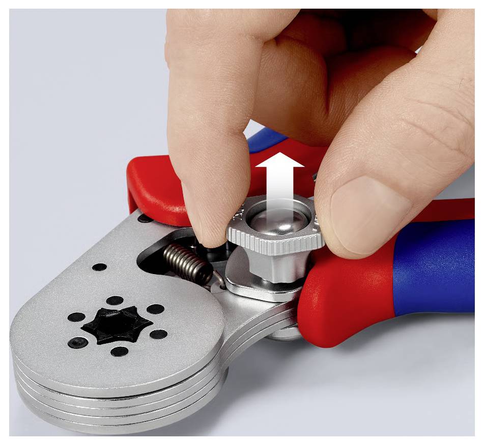 Pince à sertir 'KNIPEX 97 55 14' en rouge et bleu, fabrication allemande, présentée avec le mécanisme de sertissage ouvert.