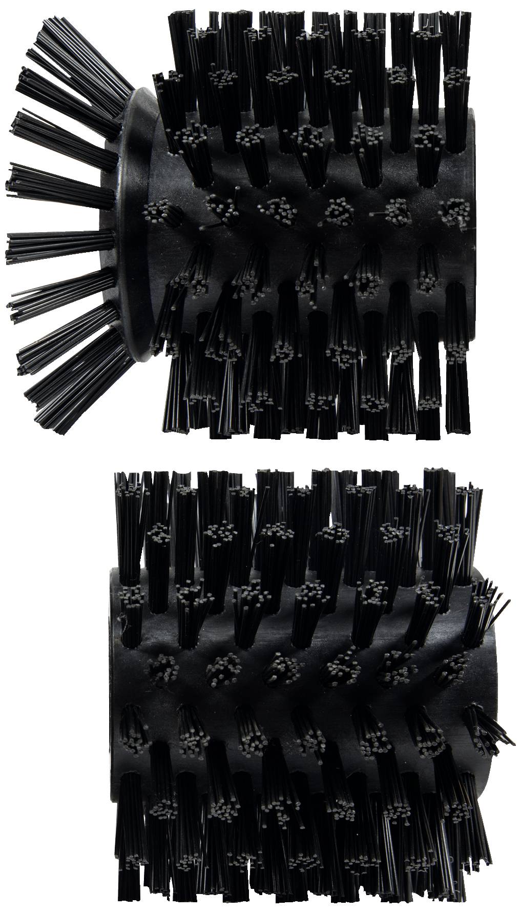 Deux têtes de brosse noires avec des poils disposés à différents angles. Elles sont conçues pour un nettoyage approfondi des surfaces.