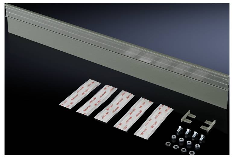 Rail métallique avec vis, écrous et six bandes adhésives sur fond noir, destiné à la fixation ou au montage.