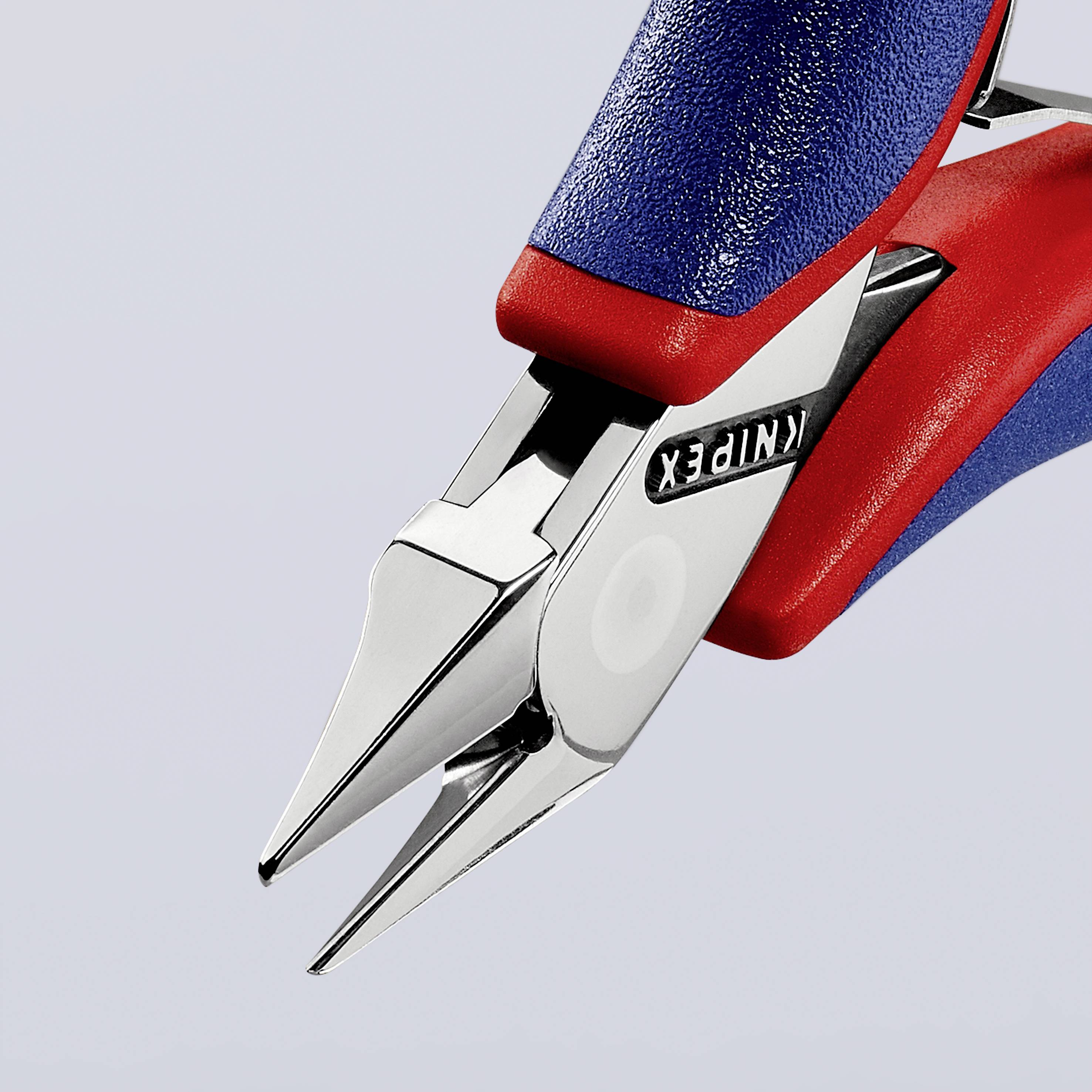 Une pince multifonction avec une poignée ergonomique bleu et rouge et une tête argentée, marquée 'KNIPEX', sur un fond gris clair.