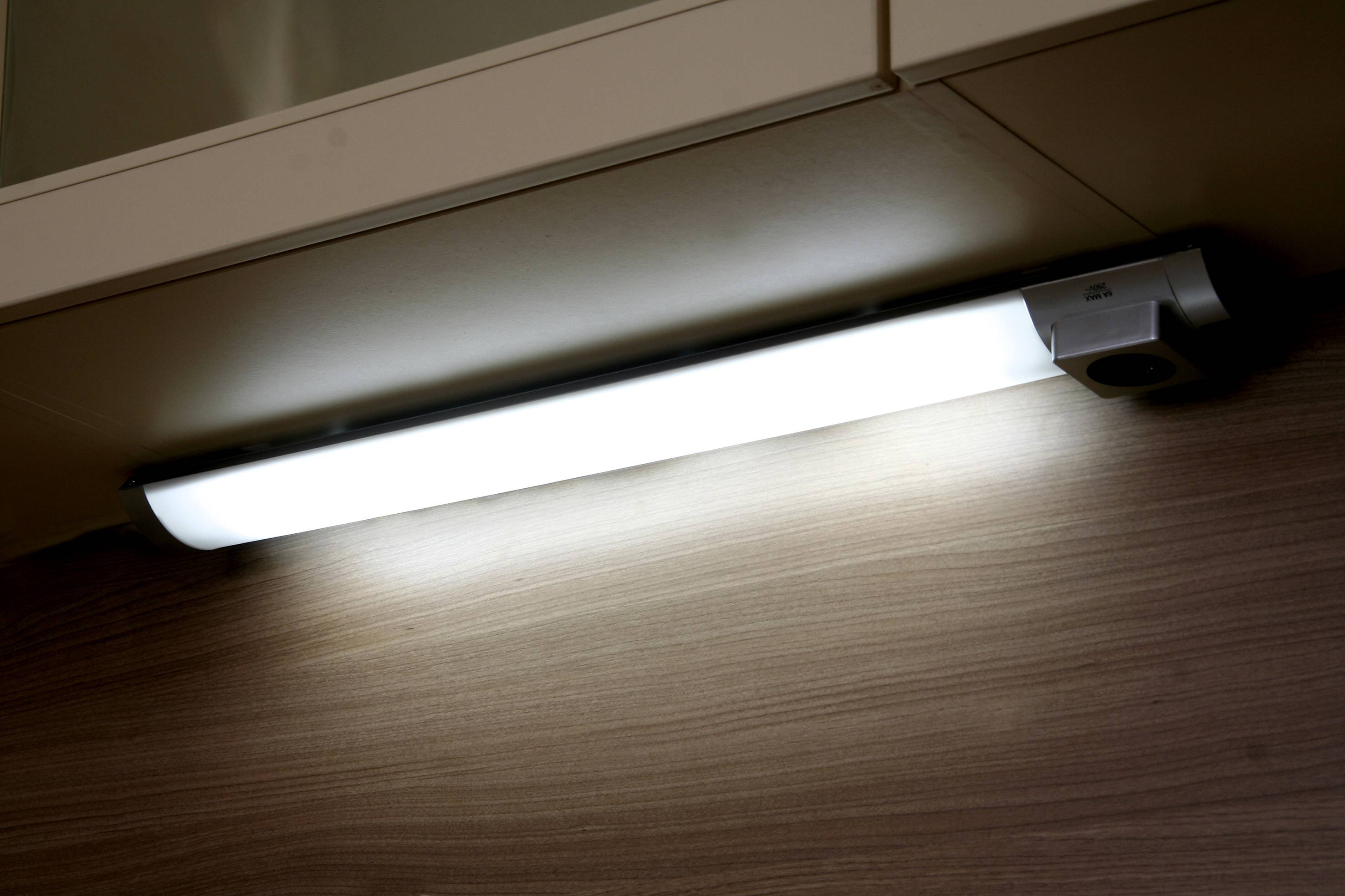 Heitronic DETMOLD Éclairage LED pour meuble LED LED intégrée 8 W blanc chaud argent