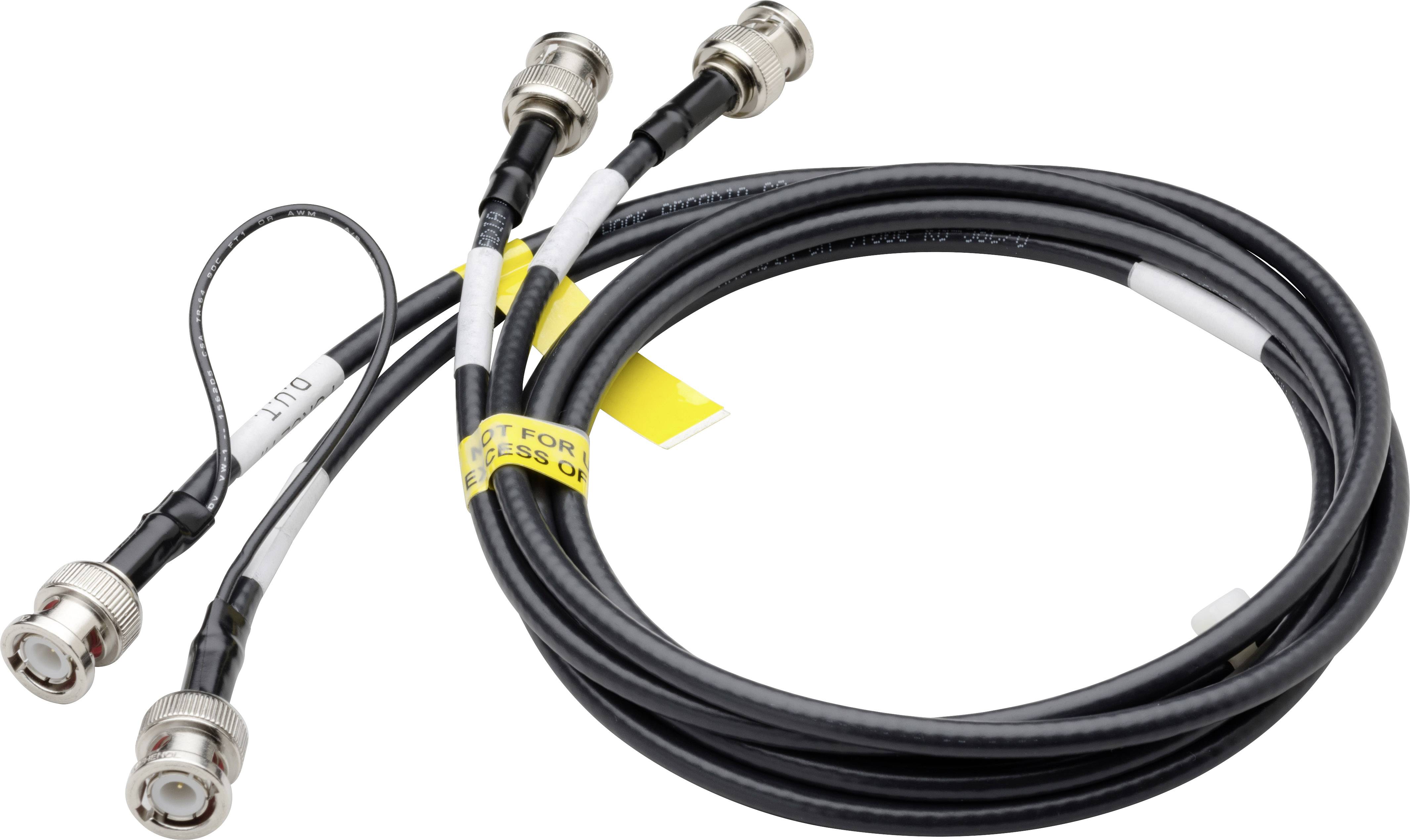 Câble coaxial noir avec deux connecteurs BNC à chaque extrémité, portant une étiquette jaune et blanche.