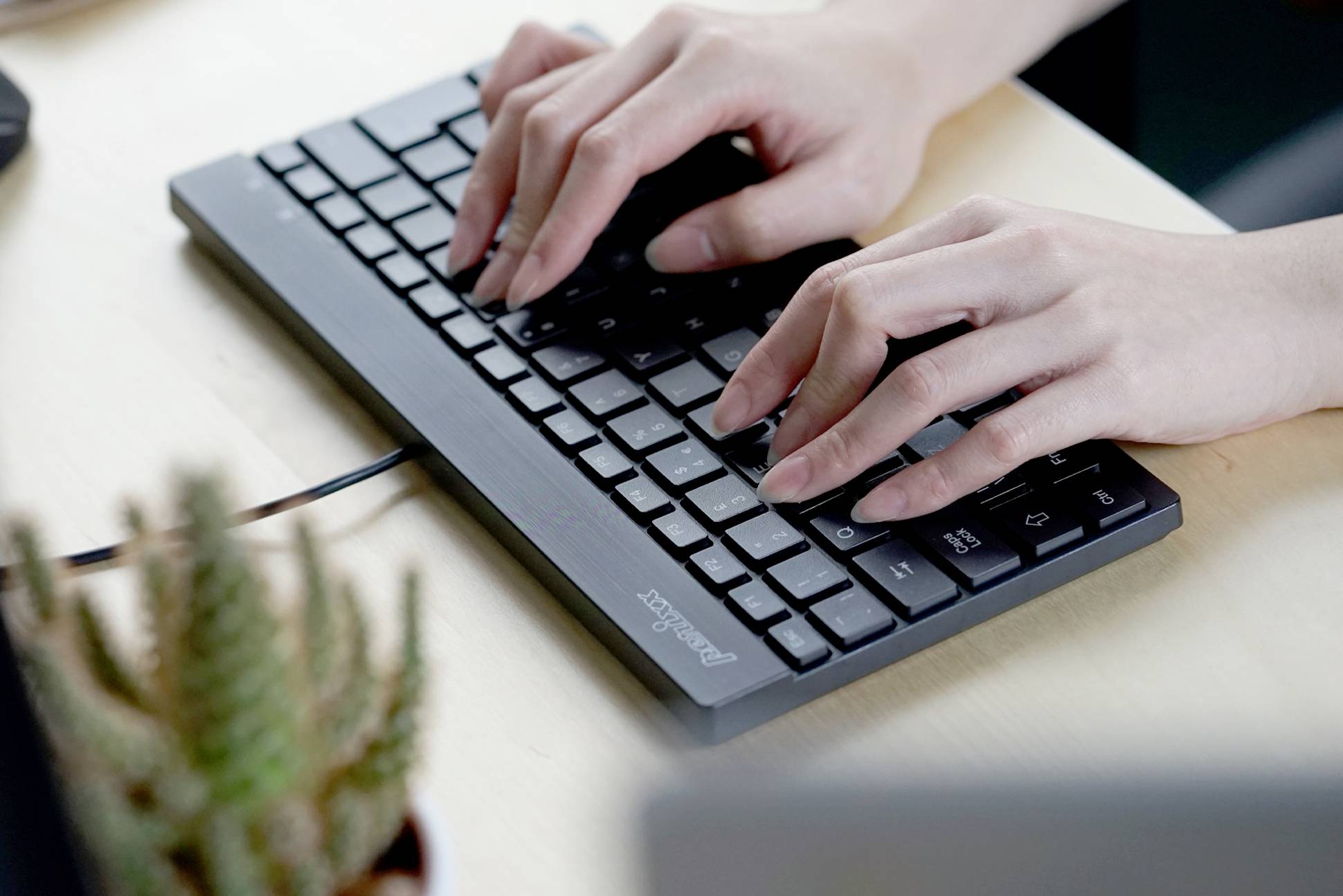 Perixx PERIBOARD-326 DE filaire Clavier allemand, QWERTZ noir éclairé