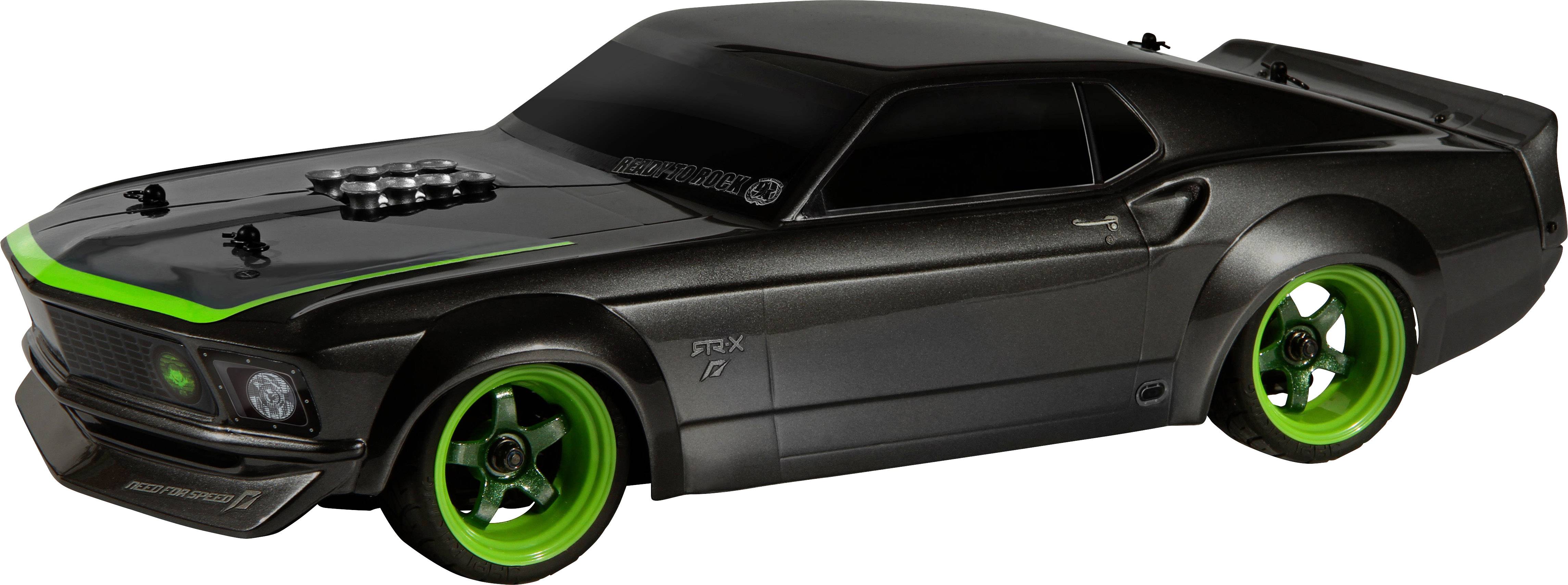 Une voiture miniature noire avec une décoration verte, un design sportif et des jantes brillantes vertes.
