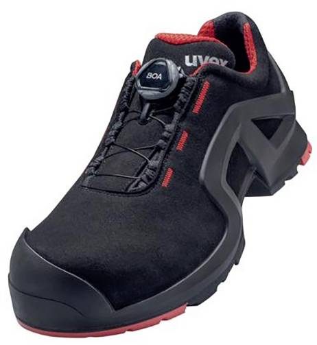 Chaussure de sécurité noire avec doublure intérieure rouge et système de fermeture à molette pour un ajustement personnalisé.
