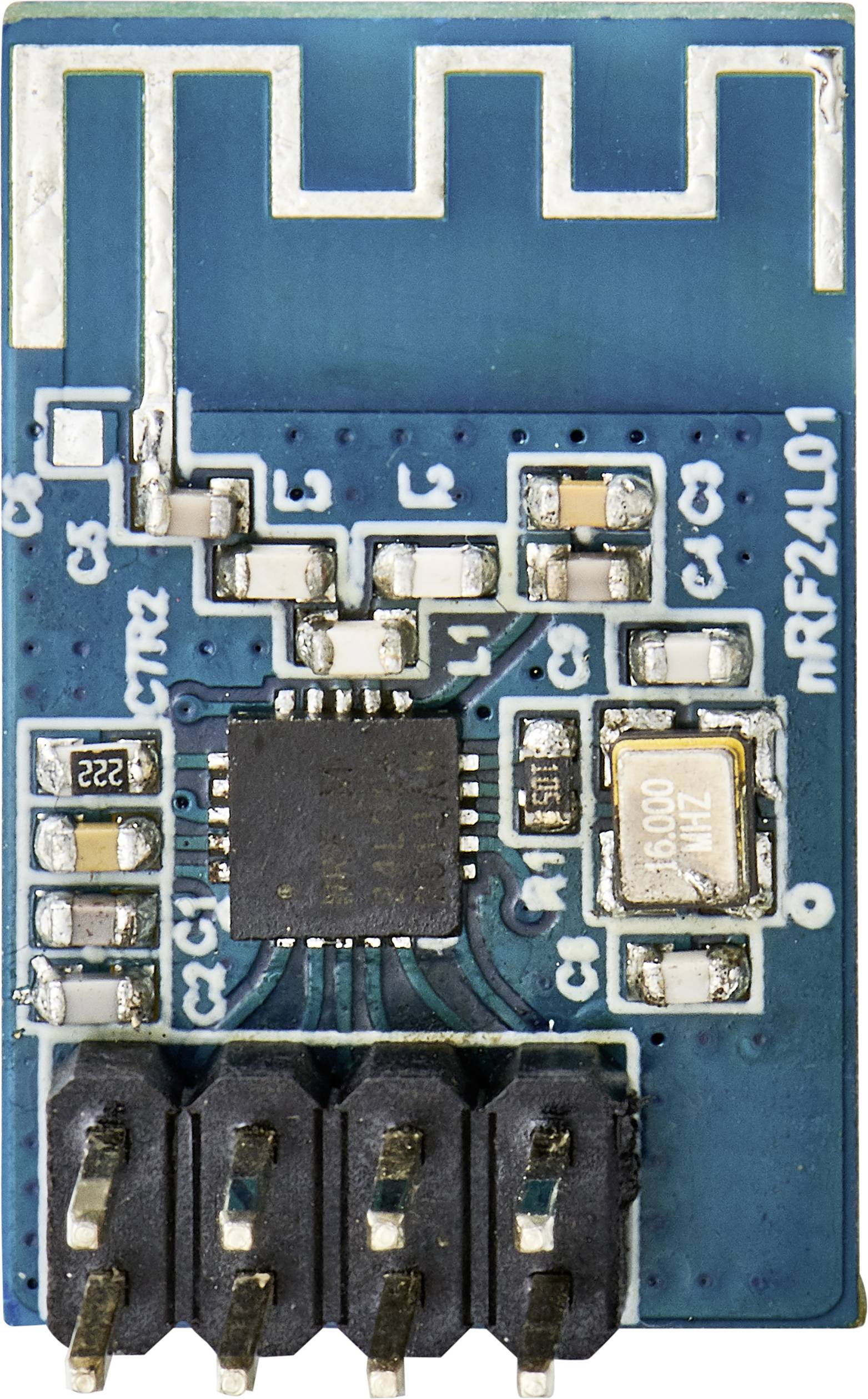 Module RF bleu avec puce AVR et plusieurs composants électroniques, utilisé pour la communication sans fil dans les projets Arduino.