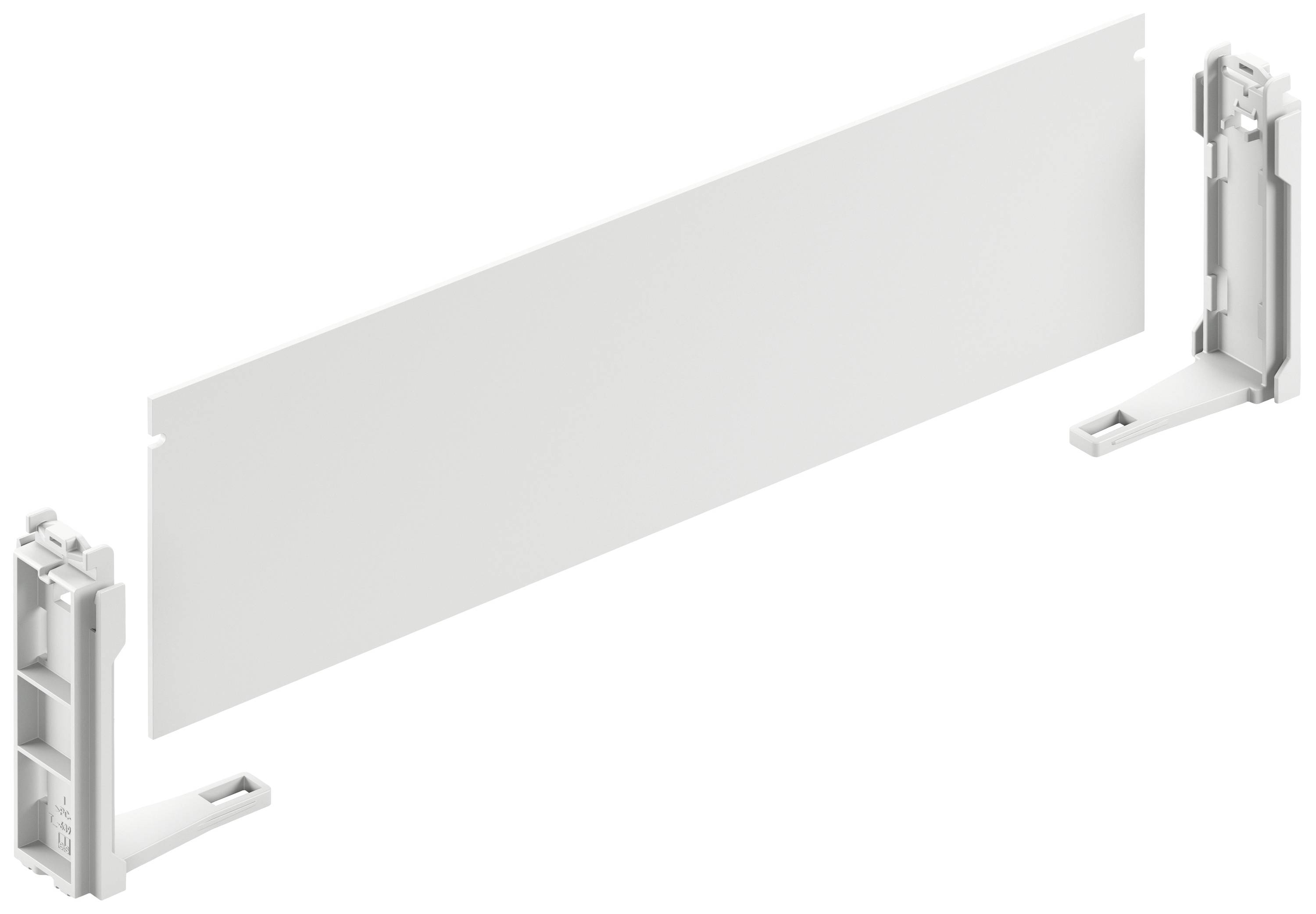 Un panneau en plastique blanc avec deux supports à chaque extrémité. Les supports sont verticaux et faits du même matériau.