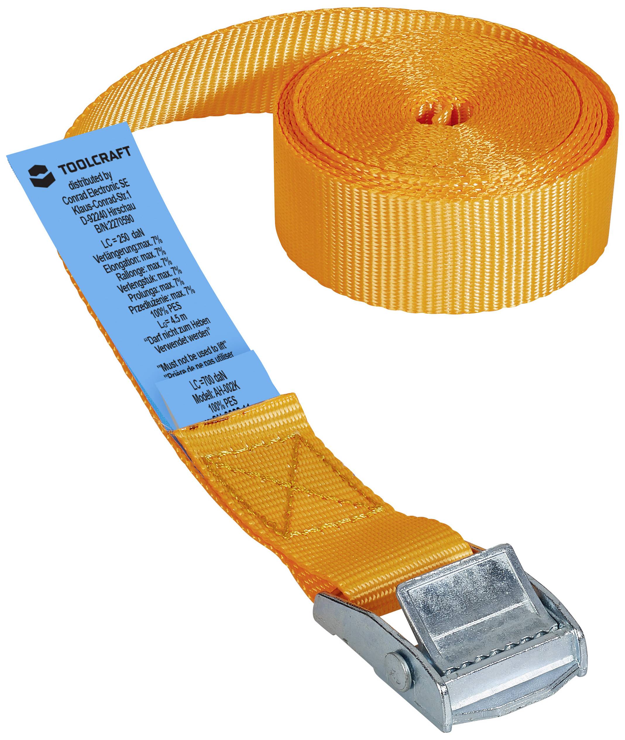 Une sangle de tension orange avec étiquette et boucle métallique, adaptée pour les charges de sécurité. L'étiquette bleue affiche des informations de sécurité.