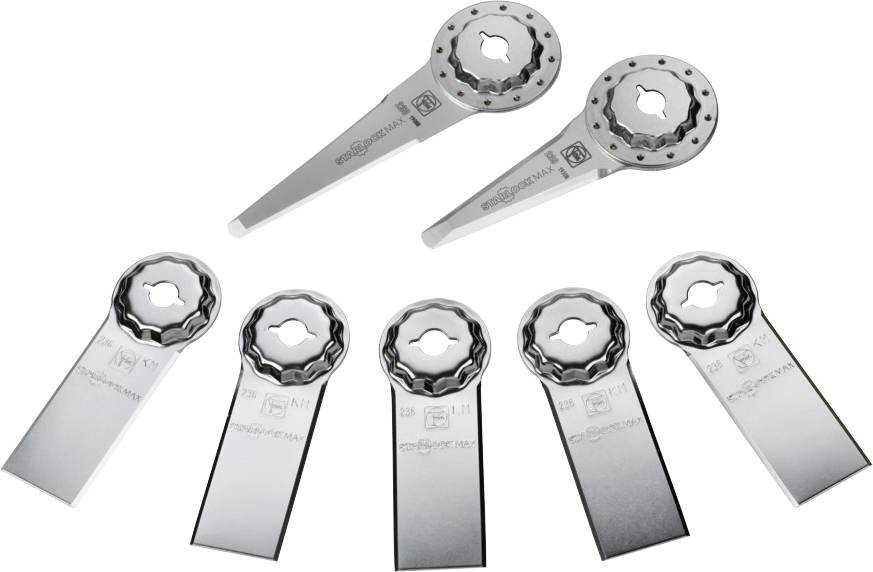 Lames de scie en métal et fraises de différentes formes, conçues pour des outils de machines, disposées sur un fond blanc.