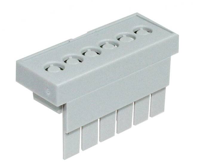 Connecteur électrique gris avec six trous et six broches plates, destiné à raccorder des câbles dans des appareils électroniques.