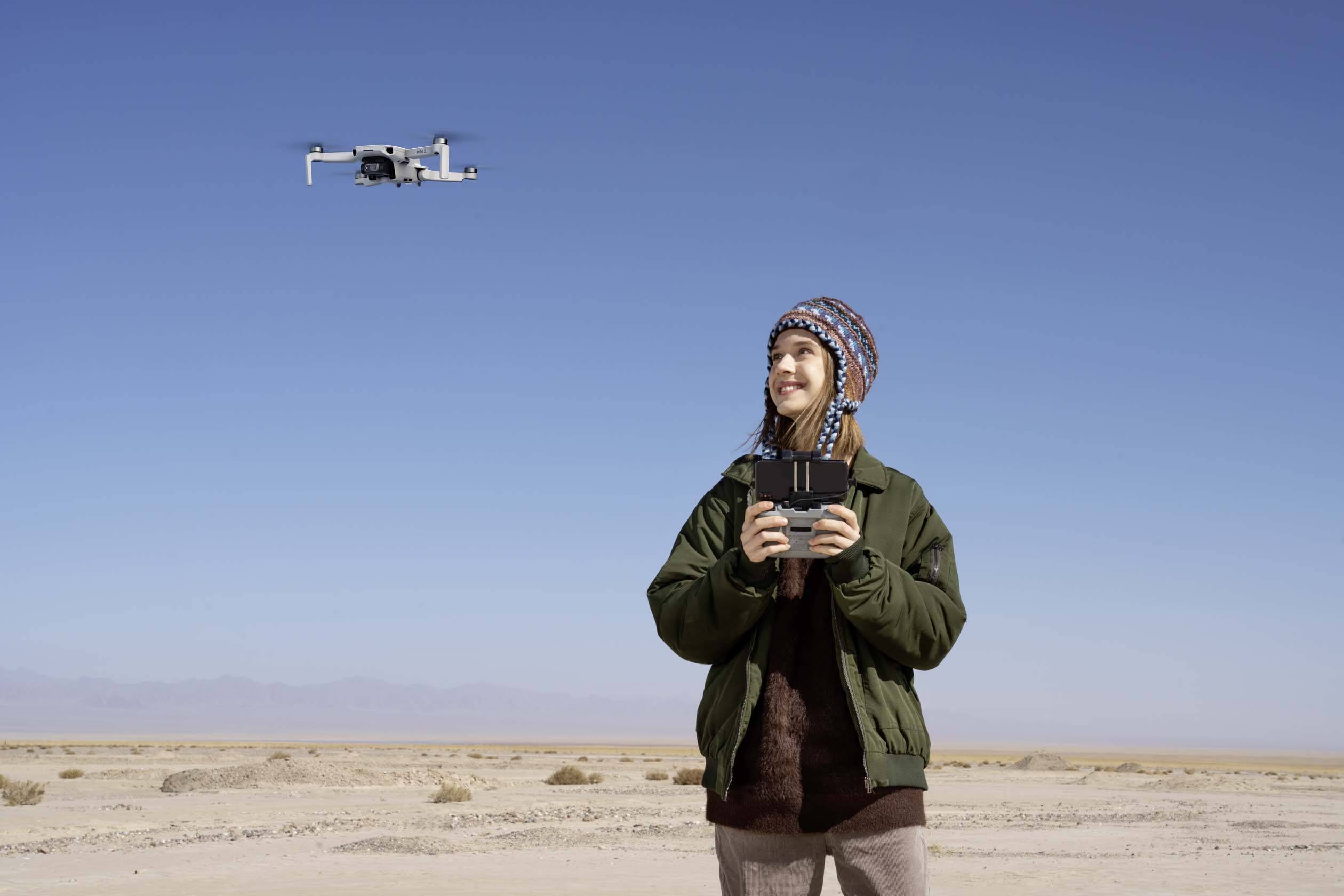 Drone quadricoptère DJI Mini 2 prêt à voler (RtF) fonction GPS, prises de vue aériennes blanc