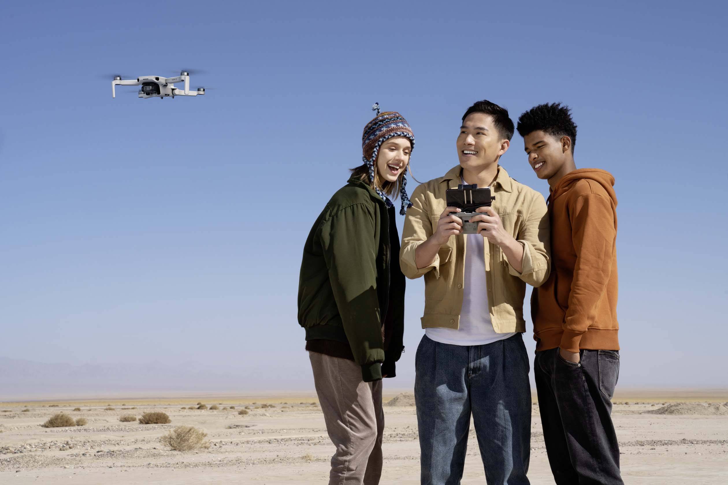 Drone quadricoptère DJI Mini 2 prêt à voler (RtF) fonction GPS, prises de vue aériennes blanc