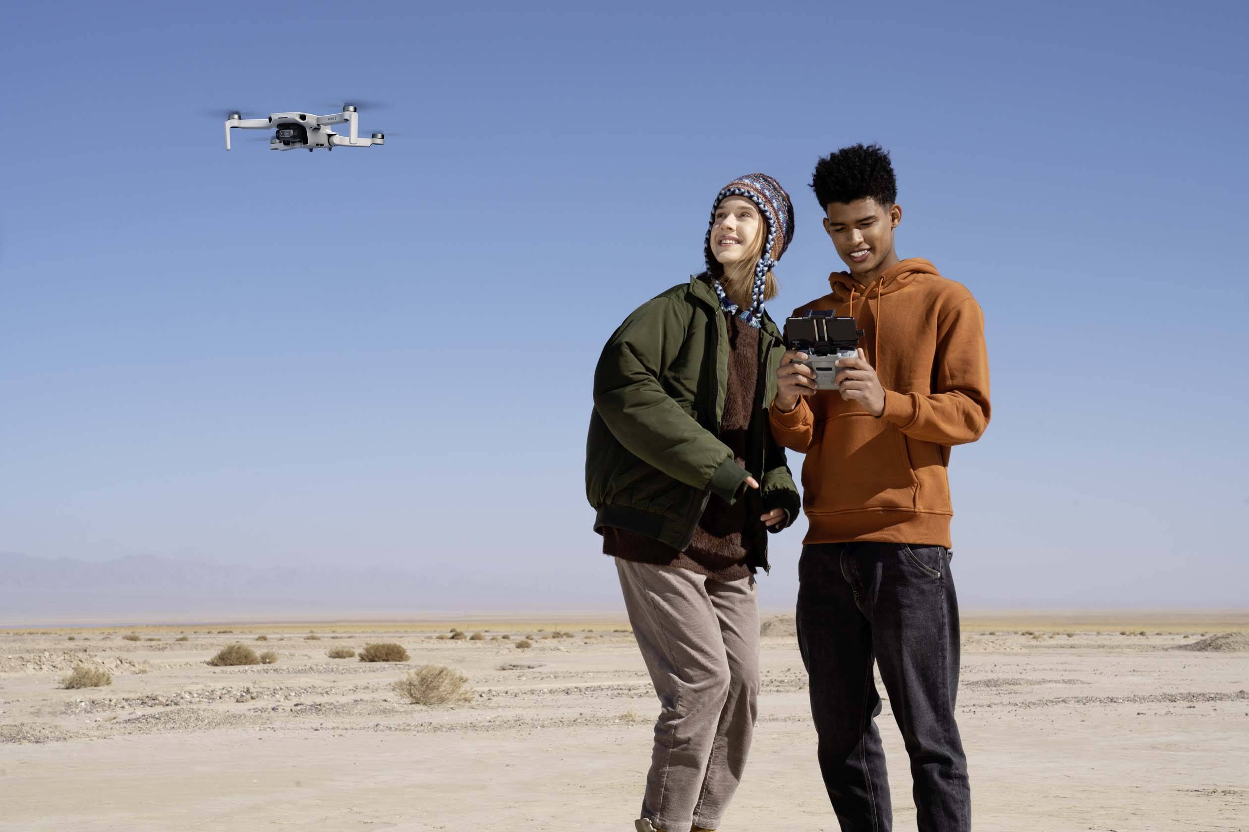 Drone quadricoptère DJI Mini 2 prêt à voler (RtF) fonction GPS, prises de vue aériennes blanc