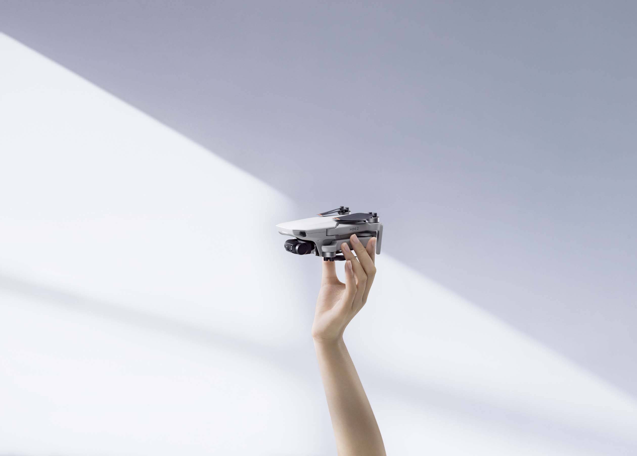 Drone quadricoptère DJI Mini 2 prêt à voler (RtF) fonction GPS, prises de vue aériennes blanc