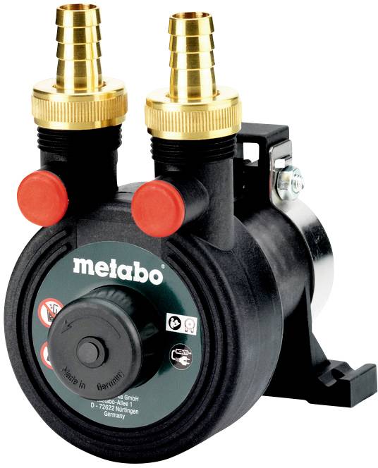 Une pompe à eau électrique noire avec deux raccords dorés sur le dessus, une commande rouge à l'avant, le logo Metabo visible.