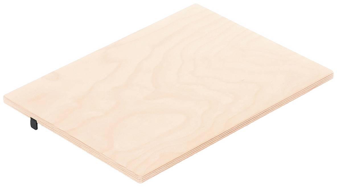 Planche rectangulaire en bois à la surface lisse de couleur brun clair, légèrement inclinée, montrant des veines de bois.