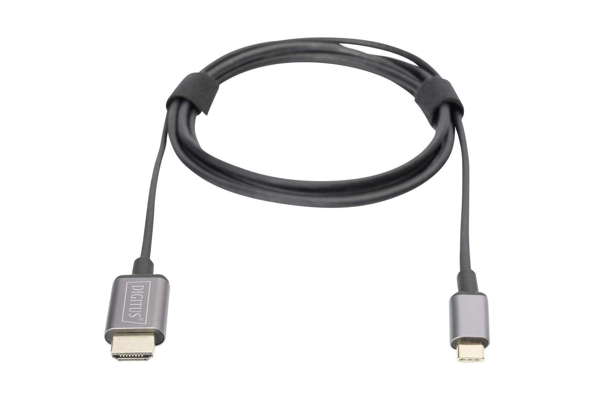 Un câble HDMI noir avec un grand connecteur standard à une extrémité et un connecteur plus petit à l'autre extrémité, enroulé.