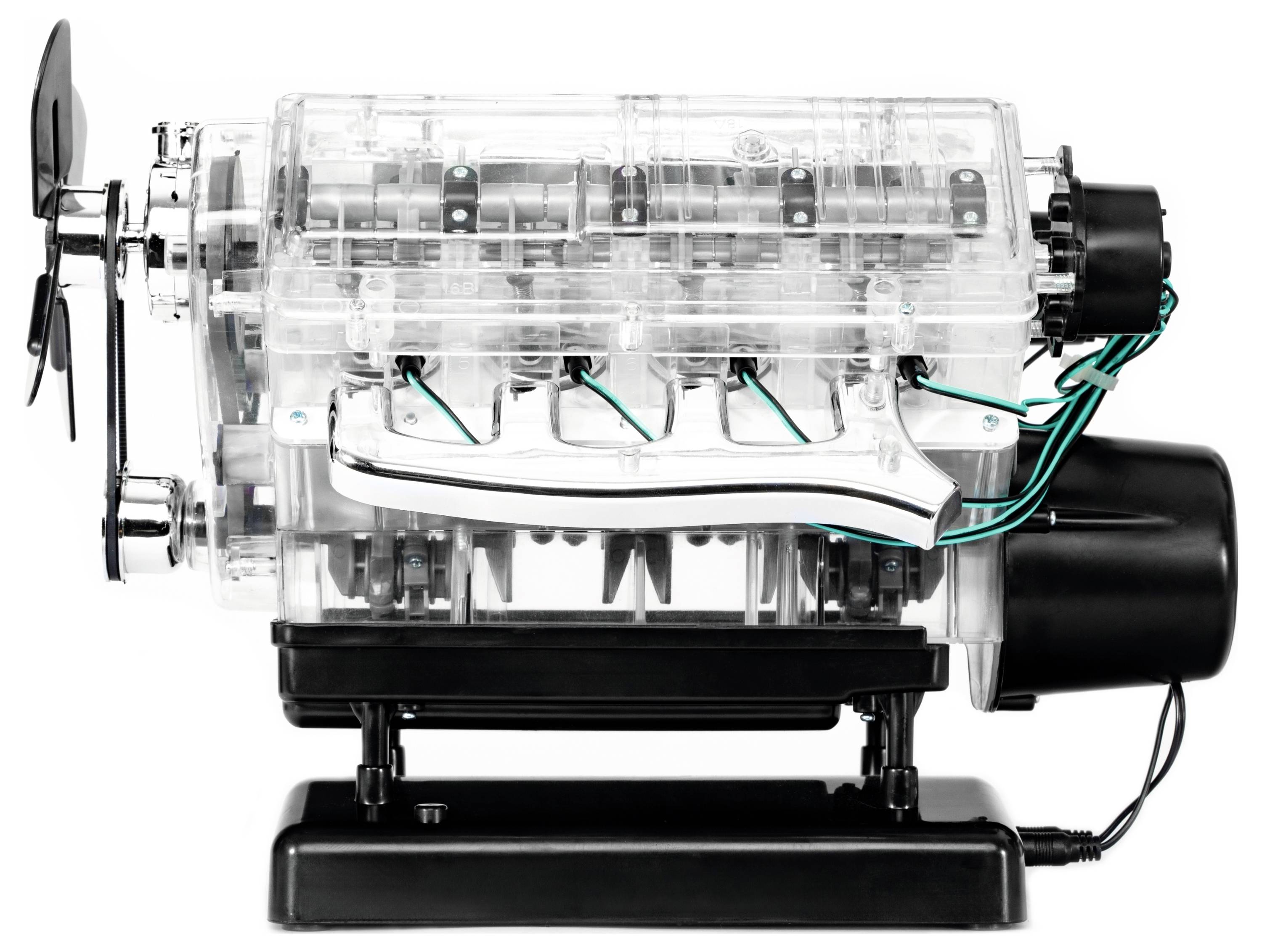 Un moteur transparent avec des pièces internes visibles et des fils verts en haut, révèle une structure technique complexe.
