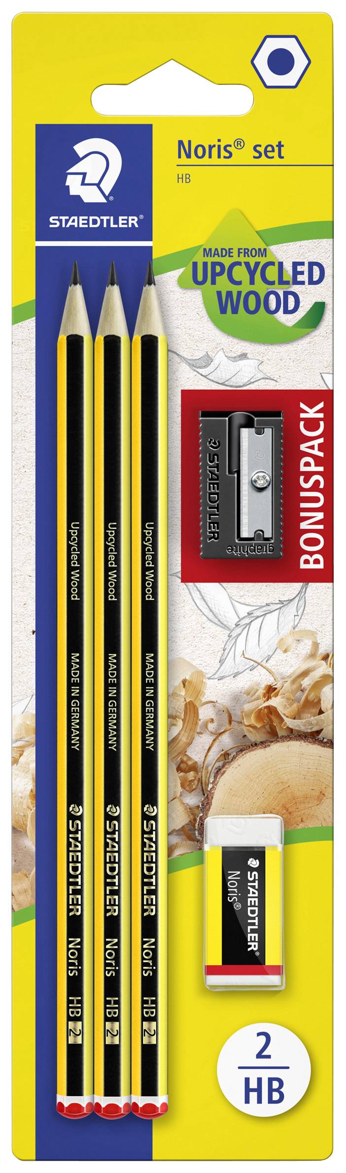Ensemble 'Staedtler Noris' comprenant trois crayons noirs, un taille-crayon rouge et une gomme blanche. Emballage en bois recyclé.