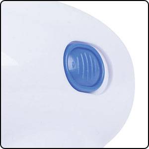 Un gros plan d'une cheville en plastique bleu sur une surface blanche, probablement une partie d'un appareil ou d'un outil.